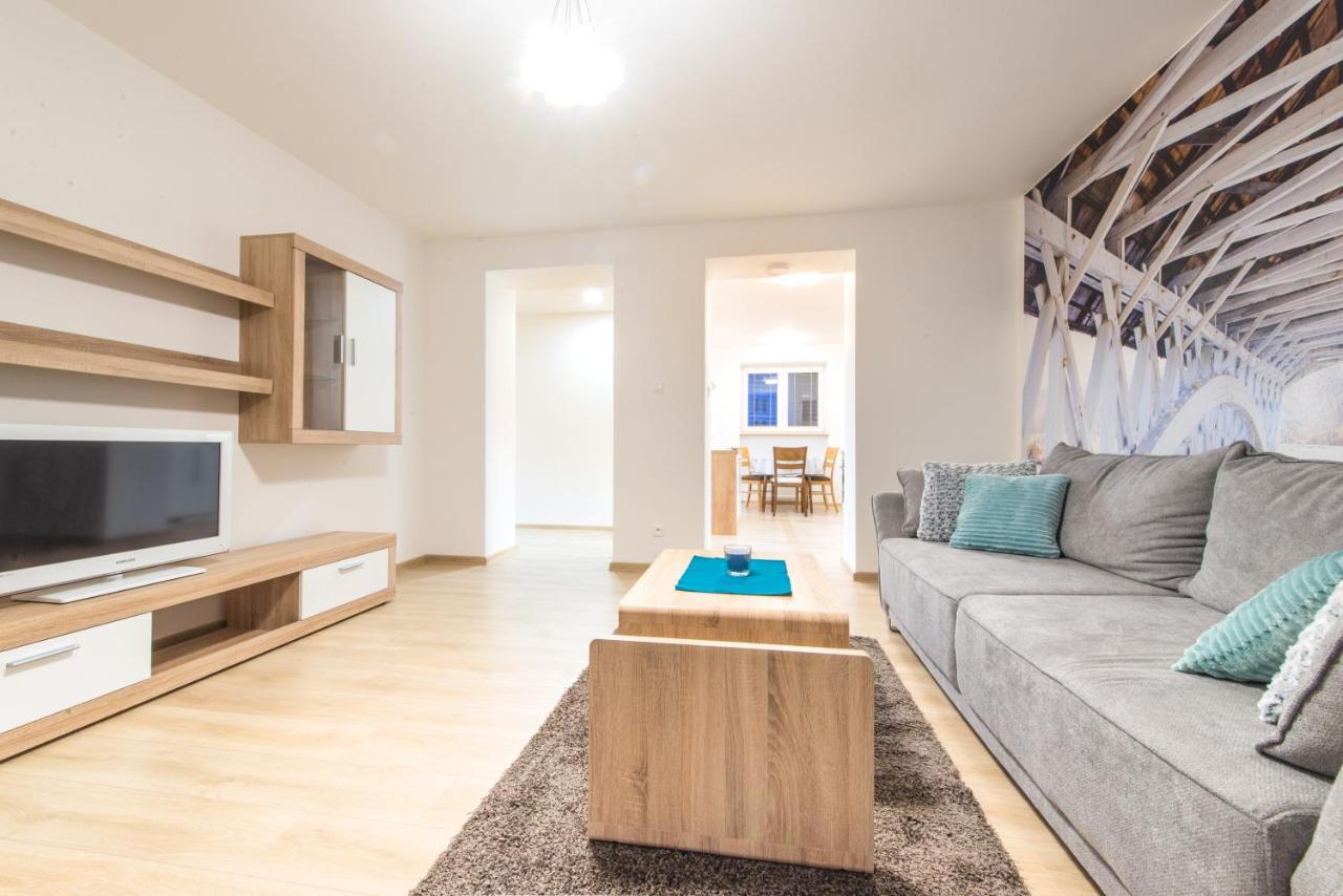 Apartman Razusa Centrum 班斯卡-比斯特里察 外观 照片